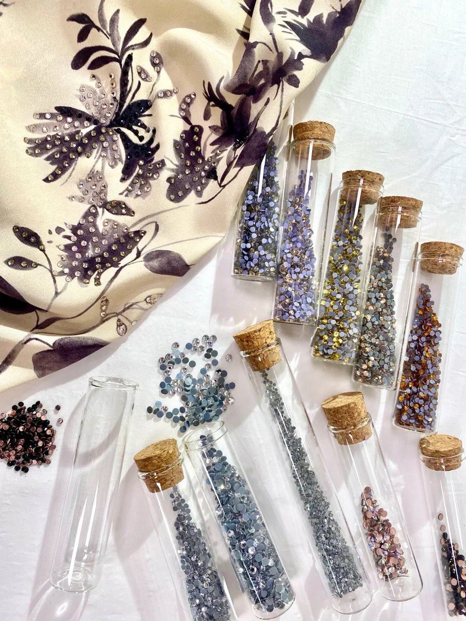 decorazione con cristalli